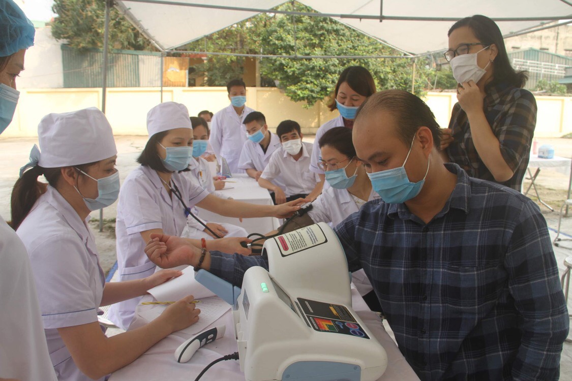 Trung tâm Y tế Yên Mỹ tổ chức tiêm phòng vắc xin Covid-19 cho cán bộ, nhân viên y tế